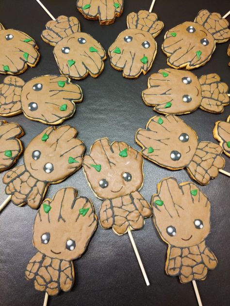 Cookie Groot Groot Cookies Decorated, Groot Birthday Party Ideas, Groot Cookies, Hulk Cookies, Baby Groot Cake, Groot Cake, Groot Birthday, Galaxy Desserts, Galaxy Cookies