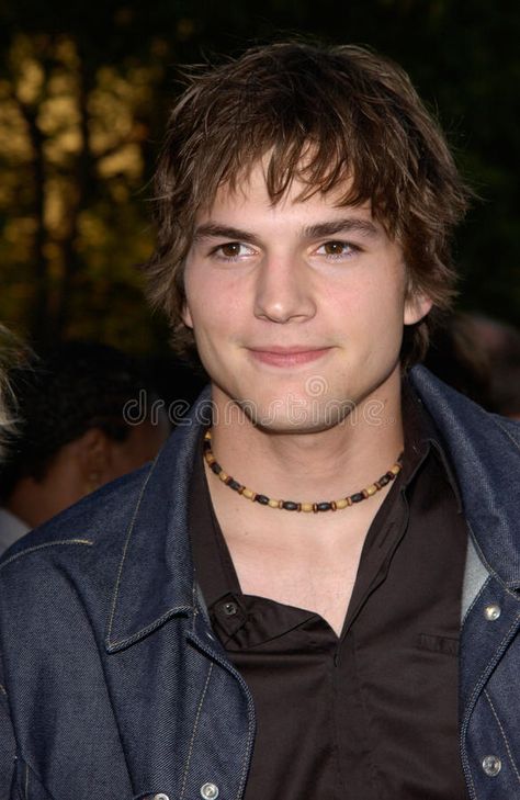 Aston Kutcher, Michael Kelso, 90s Actors, Paramount Studios, Shaggy Short Hair, Heart Throb, Ashton Kutcher, The Score, Aesthetic Boys