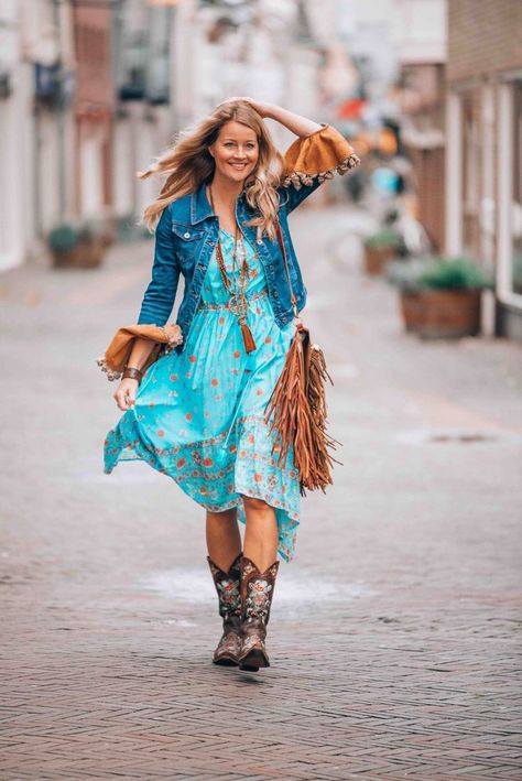 Fashion Archieven - Page 4 of 20 - Ibizabohogirl - A bohemian fashion & lifestyle blog. #bohemianstyle #style #fashion #boho #bohofashion Vetement Hippie Chic, Stile Hippie Chic, Dress Kitenge, Nz Summer, Look Da Festival, Style Hippie Chic, Turquoise Maxi Dress, Estilo Hippie Chic, Kitenge Fashion