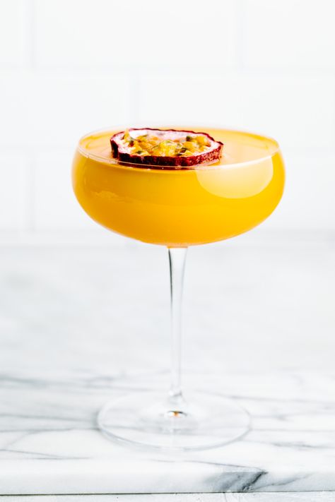 Passion Fruit Martini Aesthetic, Passionfruit Mocktail Recipe, Passion Fruit Mocktail Recipe, Mocktail Martinis, Passion Fruit Cocktail Recipes, Passionfruit Cocktail, Passion Fruit Cocktail, Passion Fruit Martini, Fruit Martini