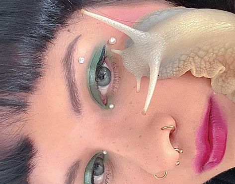 #snail #euphoria #aesthetic #latexfashion #achatschnecke #photoshootideas Snail Make Up, Euphoria Glitter, Euphoria Aesthetic, Ear Tattoo, Behind Ear Tattoo, Make Up, Glitter, Tattoos, Makeup