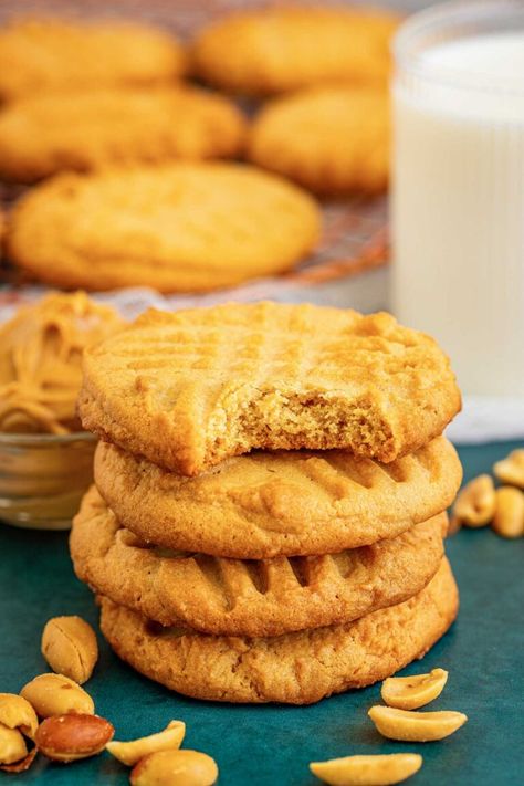 Soft Banana Bread Cookies - Fun Cookie Recipes Best Chewy Peanut Butter Cookies, Fun Cookie Recipes, Banana Pudding Cookies, Oatmeal Butterscotch Cookies, Banana Bread Cookies, Bread Cookies, Chewy Peanut Butter Cookies, Orange Cookies, Peanut Butter Oatmeal Cookies