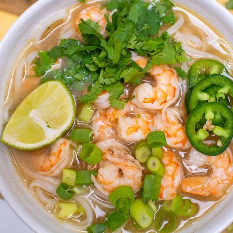 Easy Shrimp Pho Shrimp Pho Soup Recipe, Seafood Pho Recipe, Shrimp Pho Recipe, Pho Homemade, Pho Recipe Easy, Shrimp Pho, Vegetable Pho, Homemade Pho, Pho Soup Recipe