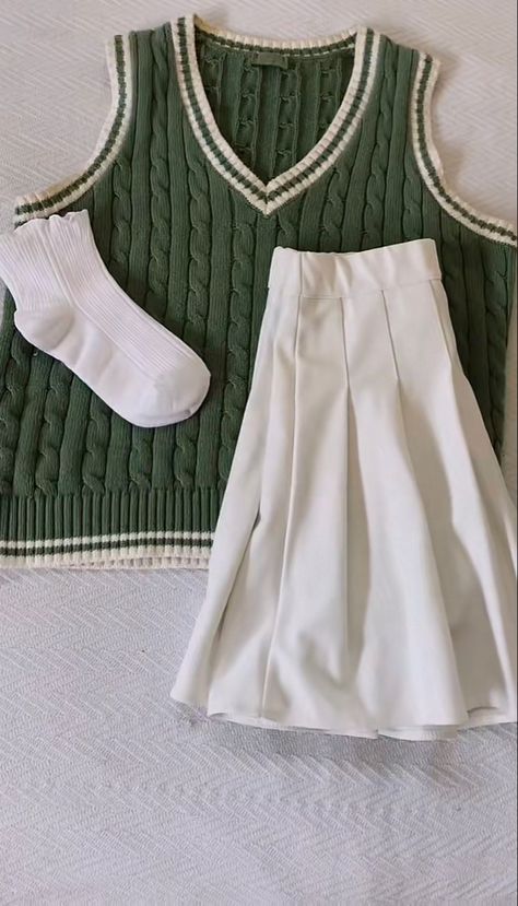 Tennis Aesthetic Old Money, Green Golf Outfit, Chrissy Cunningham Inspired Outfit, Chrissy Cunningham Outfit, Old Money Golf Outfit, Preppy Outfits Green, Old Money Tennis Outfit, Golf Sweater Outfit, White Tennis Skirt Outfit Aesthetic