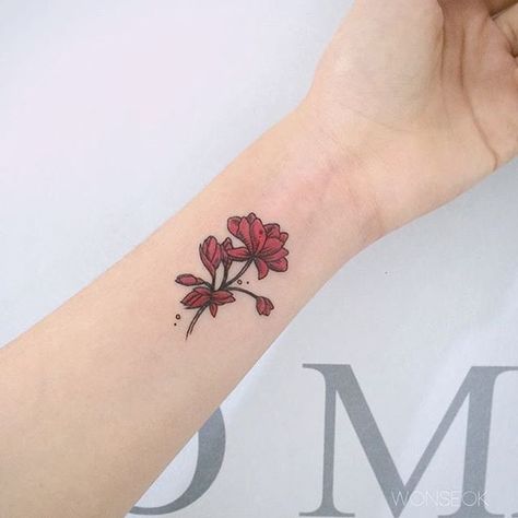 Geranium Tattoo, Cousin Tattoos, Flying Tattoo, Scorpio Tattoo, Girls With Sleeve Tattoos, Flower Tattoo Back, Flower Tattoo Arm, Tattoo Desings, Flower Tattoo Sleeve