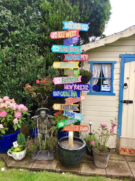 Tropical Yard Decor, Diy Directional Sign Post, Outdoor Beach Decor, New Patio Ideas, Beach Signs Wooden, Ocean Themed Bedroom, Backyard Signs, Garden Fence Art, Diy Garden Bed