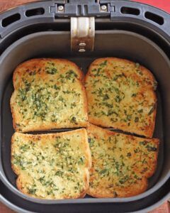 Air Fryer Recipes Uk, Garlic Bread At Home, Air Fryer Garlic Bread, Air Fryer Recipes For Beginners, Air Fryer Garlic, New Air Fryer Recipes, Air Fryer Recipes Snacks, Air Fryer Cooking Times, Cooks Air Fryer