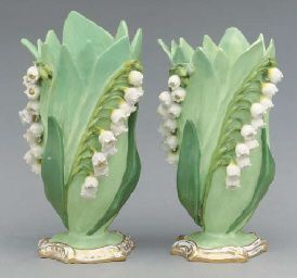 Lily Of The Valley Pottery, Lily Of The Valley Flowers, Majolica Pottery, Valley Flowers, Ceramics Pottery Art, 판타지 아트, Unique Things, Beautiful Vase, Vintage Pottery