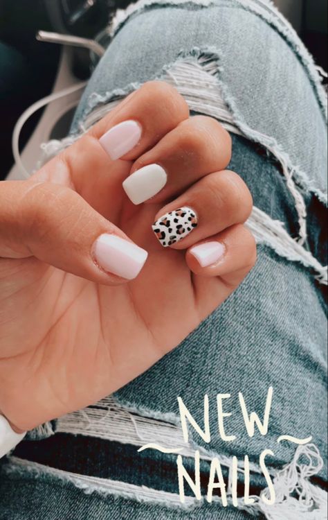 White Nails With Animal Print, Cute Short Acrylic Nails Leopard, White Leopard Nail Designs, Western Acrylics, White Cheetah Print Nails, White Leopard Nails Art Designs, White Cheetah Nails, Short Nail Cheetah Designs, Nails Cheetah Print