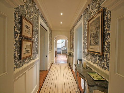 Antique Homes and Lifestyle: Wallpaper Wednesday - Foyer and Hallway Wallpapers Hallway Wallpaper Ideas, Hallway Background, Background House, Foyer Wallpaper, Wallpapered Entryway, Wallpaper Hallway, Hallway Pictures, Mansion Bedroom, Hallway Wallpaper