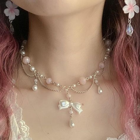 Charming summer diy jewelry. 💙✨🌼🦋Follow the link#braceletideas,#diyjewelry, #jewelrydiyideas, #jewelrybeads, #beads Beaded Jewelry Outfit, Coquette Handmade Jewelry, Bead Necklaces Ideas, Cute Necklace Ideas, Jwellary Ideas, Cute Jewelry Ideas, Cute Accessories Aesthetic, Bead Necklace Ideas, Outfit With Jewelry