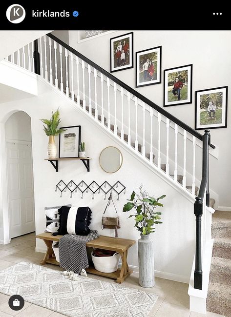 Make your own drop zone Stairs Wall Decor, Ideas Recibidor, Organized Entryway, Stair Wall Decor, Entryway Stairs, Stairway Decorating, Kirkland Home Decor, Staircase Wall Decor, Houston Houses