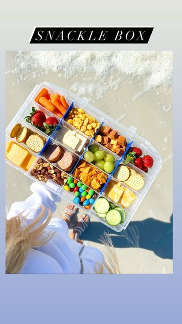 Water Day Snacks, Food To Pack For The Beach, Snacks To Bring To The Beach, River Float Snacks, Snacks For Beach Day, Beach Foods To Pack, Day At The Beach Food Ideas, Beach Food Ideas Easy, Pool Snacks For Kids