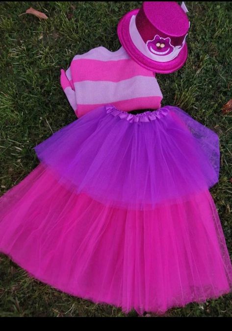 Diy Alice And Wonderland Costume, Alice In Wonderland Cosplay Diy, Alice In Wonderland Cheshire Cat Costume, Alice In Wonderland Cat Costume, Cheshire Cat Costume Diy, Alice In Wonderland Costume Diy, Diy Cheshire Cat, Diy Cheshire Cat Costume, Diy Alice In Wonderland Costume