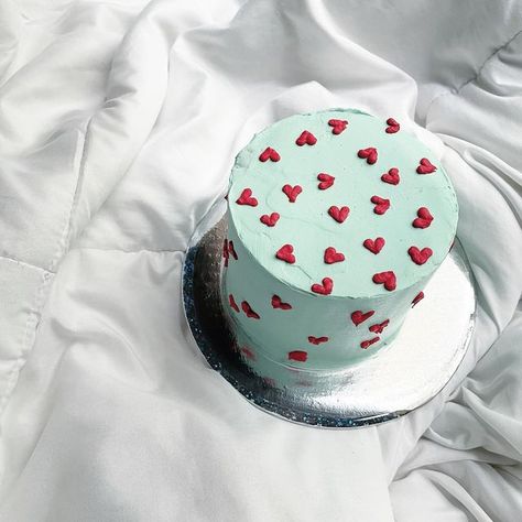 CREMA POSTRES on Instagram: "Mini aesthetic Cake ❤️ Pide el tuyo!! Escríbenos #aesthetic #ａｅｓｔｈｅｔｉｃ #aesthetics #cake #cakedesign" Aesthetics Cake, Mini Aesthetic, Aesthetic Cake, Aesthetic Aesthetic, Pastel, Cake, On Instagram, Quick Saves, Instagram