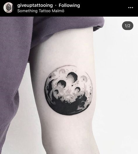 Circular Tattoo Designs, Space Tattoo Sleeve, Circular Tattoo, Luna Tattoo, Full Moon Tattoo, Japanese Flower Tattoo, Tattoo Concepts, Circle Tattoos, Moon Tattoo Designs