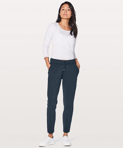 On The Fly Pant  28" lululemon.com Lululemon On The Fly Pant Outfit, Lululemon Outfit Fashion, Sweater Street Style, Work Attire Women, Lululemon Outfits, Technical Clothing, Travel Clothes Women, Fashion Jackson, Travel Outfits