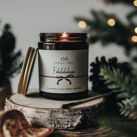 Cozy Setup, Candle Designs, Vanilla Pod, Figgy Pudding, Soya Mumu, Candles Photography, Fresh Spices, Oven Gloves, Winter Candle