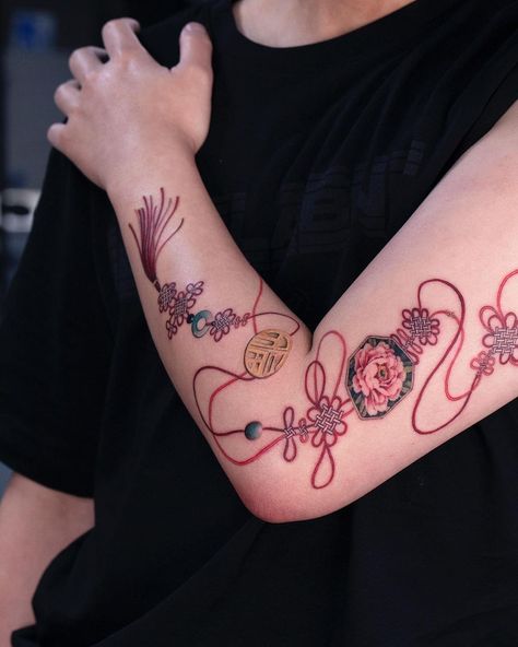 Chinese Knot Tattoo, Knot Tattoo Meaning, Asian Tattoo Ideas, Knitting Tattoo, Korea Tattoo, Colored Tattoos, Geisha Tattoo Design, Charm Tattoo, Ink Line Art