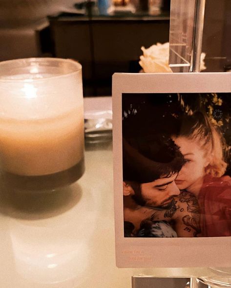 Gigi Hadid And Zayn Malik, Gigi Hadid And Zayn, Charly Jordan, Dylan Obrian, Z Photo, Divorce And Kids, Boy Celebrities, Polaroid Pictures, Neon Aesthetic