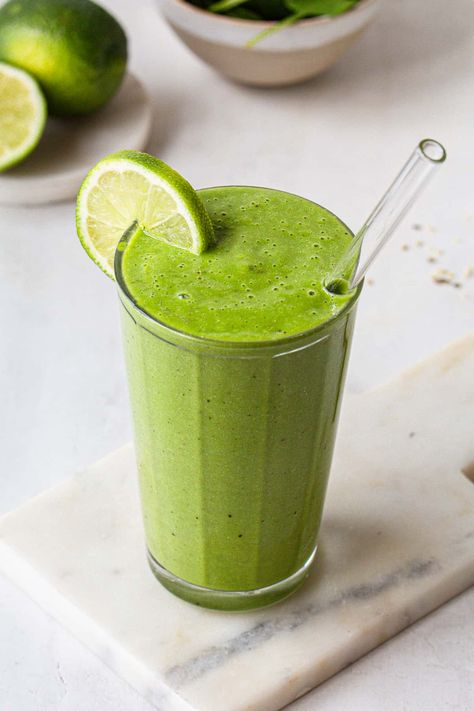 Green Juice Smoothie (No Banana) - Cooking With Elo Ginger Apple Juice, Smoothie No Banana, Green Juice Smoothie, Matcha Smoothie, Smoothie Recipes Healthy Breakfast, Creamy Smoothies, Mango Chunks, Blended Drinks, Spinach Smoothie