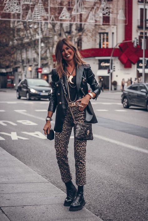 Rocker Chic Style Winter, Glam Rock Style Outfits, Boho Rocker Chic Style, Leopard Jeans Outfit, Boho Rocker Chic, Rocker Chic Style, Boho Rocker, Rock Style Outfits, Chic Winter Style