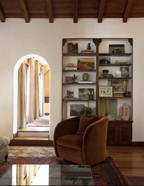 Spanish Home Library, Spanish Style Built In Bookcase, Built In Arched Shelves Living Room, Spanish Style Library, Mediterranean Office Design, Spanish Modern Living Room, Spanish Revival Interior, Spanish Style Living Room, Spanish Home Decor