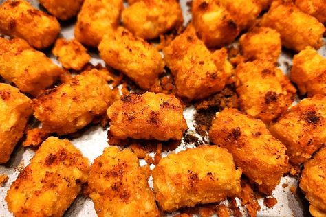 Crispy Taco Tots Recipe: Tater Tots With Mexican Flair (2 Ingredients) #30secondmom Chicken Ranch Tacos, Taco Spice, Potato Appetizers, Tater Tot Casserole Recipes, Crispy Tacos, Ground Beef Tacos, Potato Sides, Garlic Recipes, Homemade Taco Seasoning