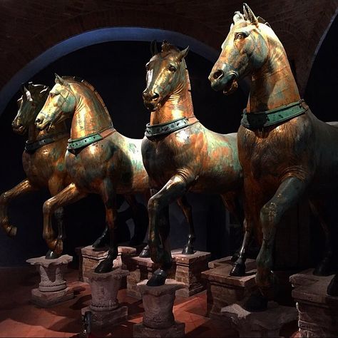 "The Horses of Saint Mark", San Marco Basilica, Venice.  The Horses of Saint Mark, also known as the Triumphal Quadriga, is a set of bronze… Canvas Painting Techniques, Chariot Racing, Canvas Painting Designs, Unique Canvas, Art Styles, Beautiful Horses, Art Techniques, Paint Designs, Painting Techniques