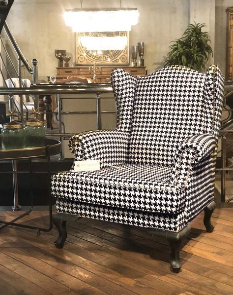 Houndstooth Chairs Living Rooms, Houndstooth Armchair, Houndstooth Bedding, Houndstooth Sofa, Houndstooth Chair, Printed Accent Chairs, Black Sofa Living Room, English Interior Design, White Upholstery Fabric