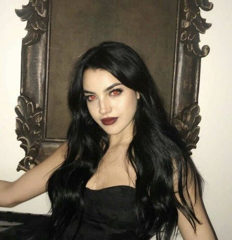 Vampire Costume Women, Black Hair Pale Skin, Hair Pale Skin, Vampire Halloween Costume, Black Hair Aesthetic, Vampire Clothes, Vampire Makeup, Hot Vampires, Gothic Vampire