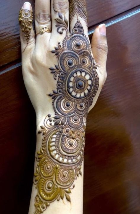 Sathiya Design Mehandi, Left Hand Back Side Mehendi Designs, Mehndi Designs Back Side, Mehndi Stylish, Back Hand Henna, Front Mehndi Design, Mehndi Designs Bridal Hands, Mehndi Designs For Kids, Mehndi Design Pictures