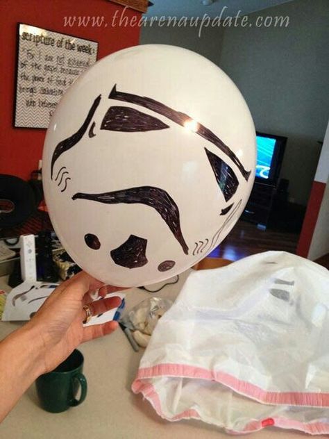 Star wars balloons Decoracion Star Wars, Diy Star Wars, Star Wars Theme Party, Star Wars Crafts, Pumpkin Carving Party, Fest Temaer, Diy Star, Anniversaire Diy, Star Wars Diy