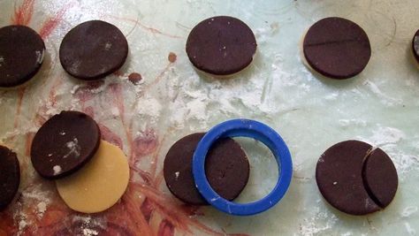 Celebrate the eclipse with our solar eclipse cookies Solar Eclipse Cookies, Eclipse Cookies, Eclipse Party, Biscuit Sandwich, Custard Powder, Buttercream Filling, The Eclipse, Total Eclipse, Vanilla Essence