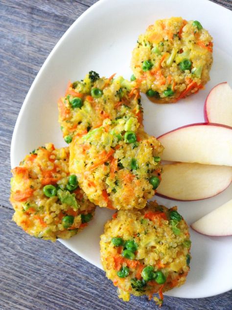 Cheesy Veggie Quinoa Cakes - Super Healthy Kids Baked Quinoa, Quinoa Cakes, Veggie Quinoa, Cake Recipes Uk, Monday Recipes, Quinoa Cake, Toddler Foods, Super Healthy Kids, Kids Meal