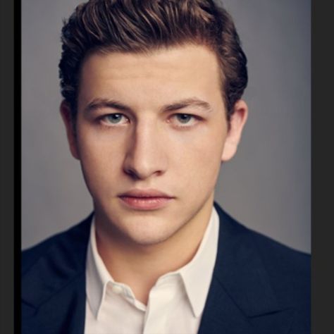 The blooming big screen star and Elkhart, Texas, native celebrates his 24th birthday today. Don't miss Sheridan in his latest film, "The Things They Carried," based on the Vietnam War experiences of author Tim O'Brien. #countylinemagazine Tye Sheridan, Hollywood Tv Series, Cyclops X Men, The Things They Carried, Michael Ealy, The New Mutants, Ready Player One, Player One, Science Fiction Film