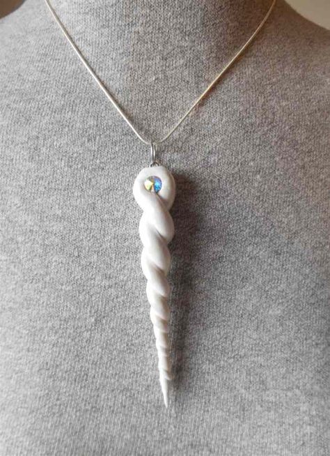 Unicorn Horn with Swarovski Crystal Fimo Kawaii, Unicorn Stuff, Fantasy Shop, Magic Land, Fimo Polymer Clay, Unicorns And Mermaids, Unicorn Necklace, Unicorn Horn, Fimo Clay