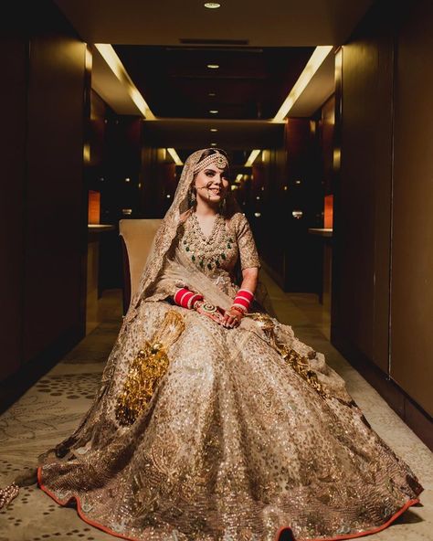 Gorgeous golden metallic bridal lehenga with overall work, perfect fo wedding. #bridallehenga #metalliclehenga #weddingwear #weddingoutfit #bridaloutfit #bridalwear #brides2019 #heavylehenga #elegantlehenga #shaadisaga Metallic Lehenga, Golden Bridal Lehenga, भारतीय दुल्हन संबंधी, Designer Bridal Lehenga Choli, Latest Bridal Lehenga, Indian Bride Outfits, Bridal Lehenga Collection, Designer Bridal Lehenga, Indian Bridal Lehenga