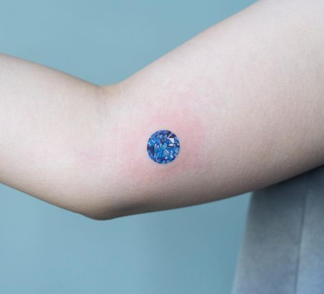 75 Suuuuuuuper Tiny Tattoos That Even Your Grandma Will Approve Of Orb Tattoo, Penny Tattoo, Small Diamond Tattoo, Science Tattoos, Shoe Tattoos, Hp Tattoo, Birthday Tattoo, Diamond Tattoos, Triangle Tattoos