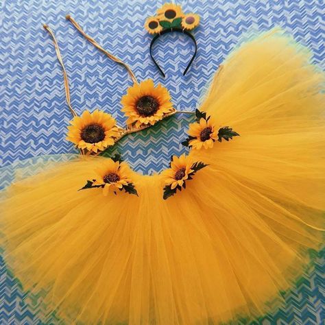 Cute Sunflower Wallpaper, Sunflower Birthday Parties, Wallpaper Fantasy, Sunflower Party, Cute Sunflower, Halloween Costumes Friends, Sunflower Wallpaper, Halloween 2018