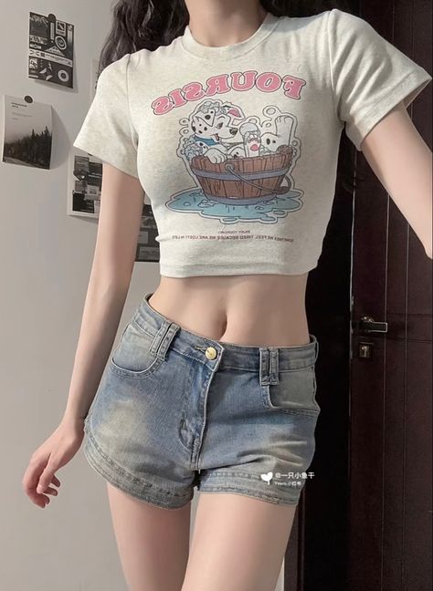 11 Line Abs Women, Katsuki Yuri, Korean Casual Outfits, Seductive Clothes, Fitness Inspiration Body, Fashion Design Clothes, Korean Outfits, Teen Fashion Outfits, Outfit Set