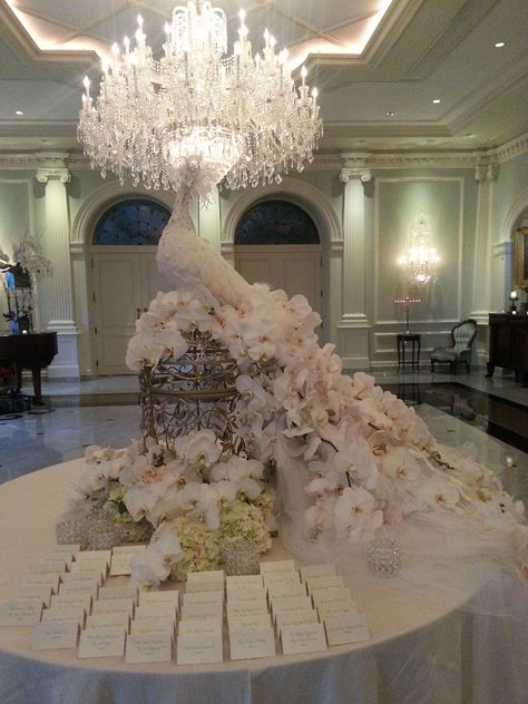 White Peacock Wedding, Birdcage With Flowers, Peacock Theme Wedding, Swan Lake Wedding, Quinceanera Pink, Luxury Christmas Decor, Swan Wedding, Glamorous Wedding Decorations, Floral Peacock