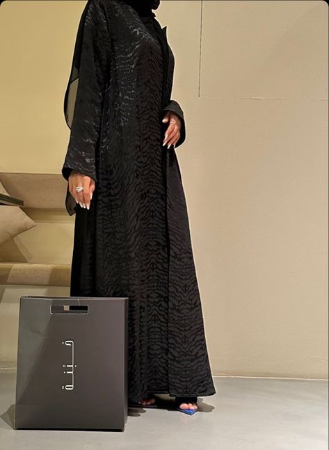 Qatar Abaya Design, Abaya For School, Qatar Abaya, Black Hijab Outfit, Abaya Styles, Black Abaya Designs, Abaya Outfit, Black Hijab, Abaya Design