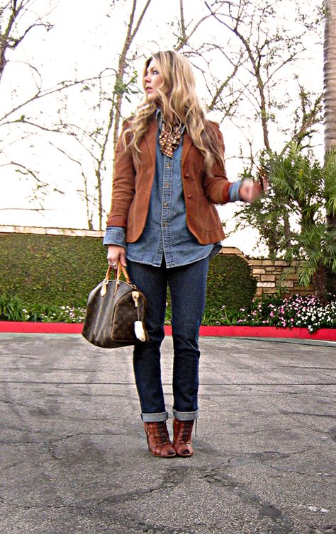 Brown Blazer Outfit, Denim On Denim Looks, Brown Corduroy Jacket, Denim On Denim, Boating Outfit, Casual Work Outfit, Corduroy Blazer, Outfit Winter, Casual Work Outfits