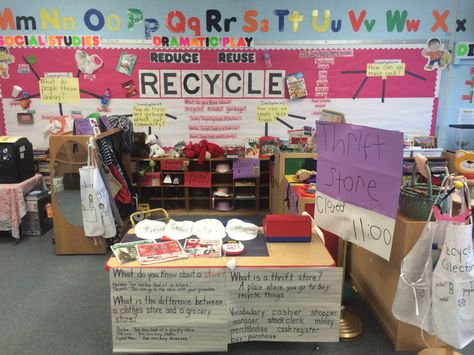 Thank you to the teachers at Houston Elementary for sharing these great ideas about teaching recycling to pre-K students! Preschool Recycling Theme, Recycling Dramatic Play Preschool, Earth Kindergarten, Creative Curriculum Reduce Reuse Recycle, Reduce Reuse Recycle Activities, Recycle Preschool, Recycling Lessons, Head Start Classroom, Creative Curriculum Preschool