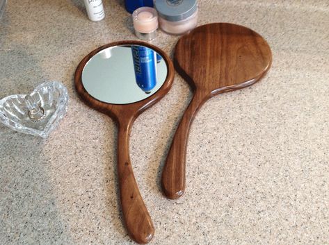 Wooden Hand Mirror, Wood Aesthetic, Hand Mirrors, Mirrored Picture Frames, Wood Craft Projects, Cnc Woodworking, Cute Furniture, Desk Mirror, Beauty Mirror