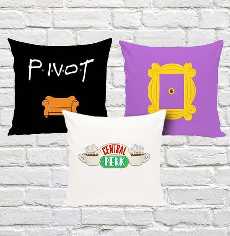 Friends Purple Door, Friends Pivot, Friends Sitcom, Friends Room, Pivot Friends, Purple Door, Package Ideas, Friends Central Perk, Central Perk