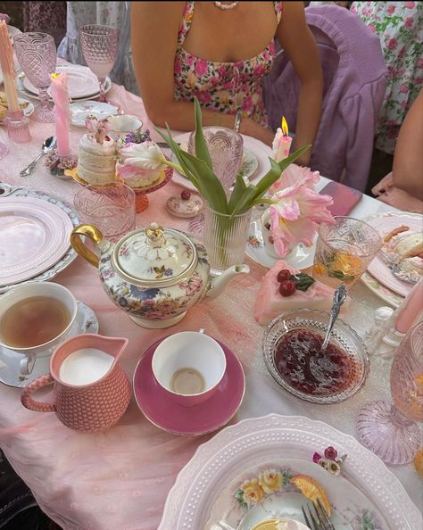 Tea Party Aesthetic, Pink Tea Party, Fairy Tea Parties, Spring Garden Party, Bridal Tea Party, Fairy Garden Party, Birthday Dinner Party, Summer Tea, Tea Party Theme