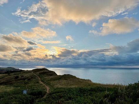 #beaches #cliff #clouds #sunny #grass Cliff Beach, Grassy Cliff, Seaside Cliff, Ocean Cliffside, Waves Crashing On Cliff, Sunnies