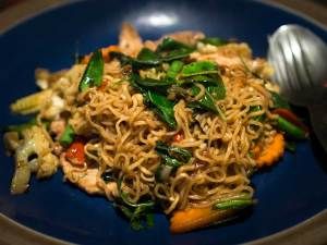 Love Maggi? Check Out The Crazy Variety At Hungry Head Mumbai Maggi Noodles, Maggi Recipes, Thai Foods, Drunken Noodles, Main Course Dishes, Instant Noodle, Low Carb Eating, Instant Noodles, Ramen Noodles